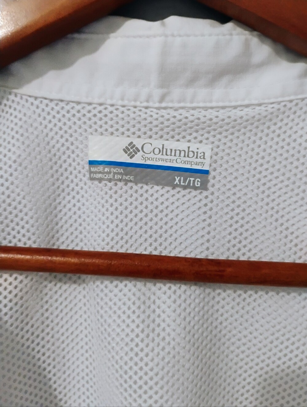 Columbia White Sleeveless Button-Down Camp Shirt - Picture 3 of 4